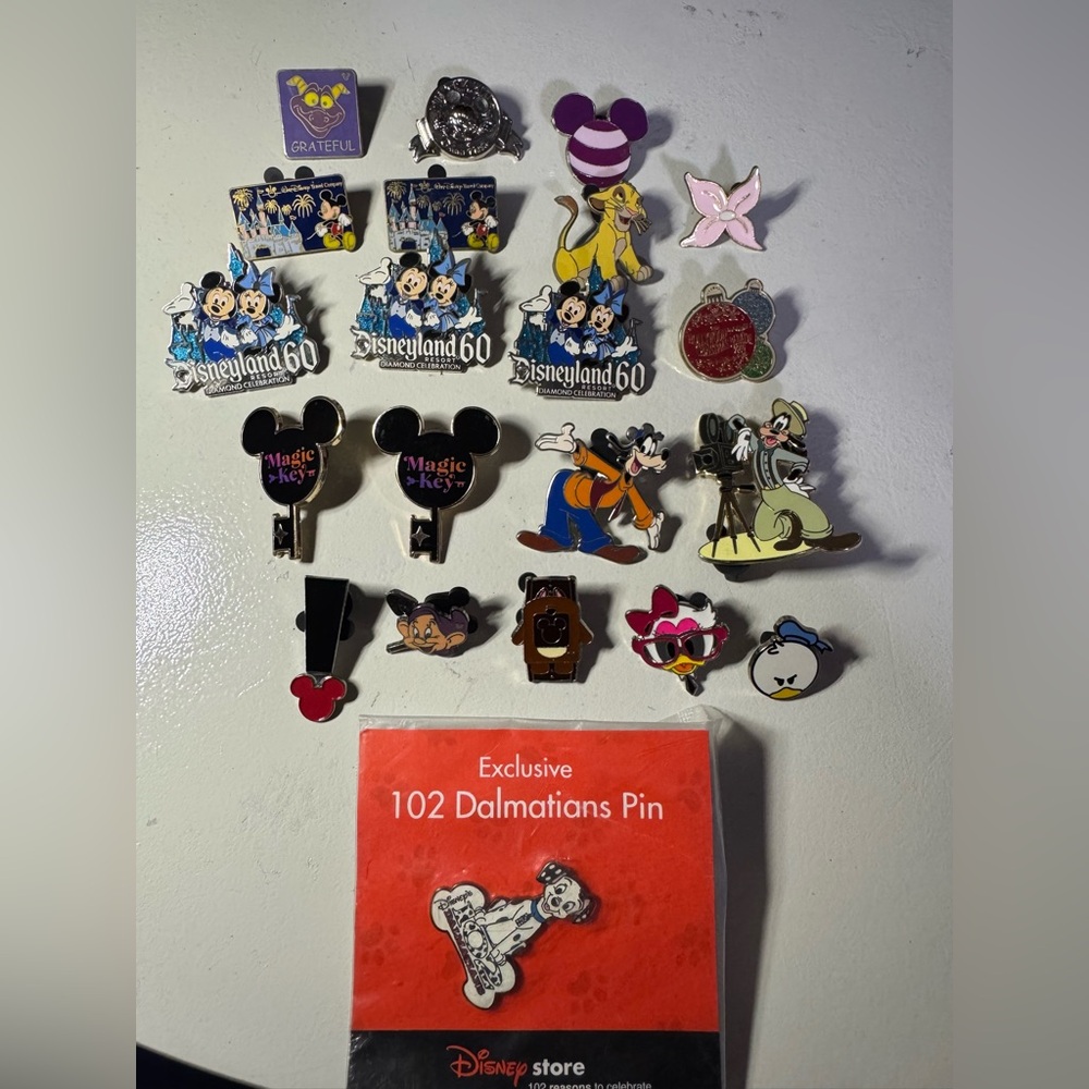 Disney Colorful Character Pin Collection - Picture 2 of 6